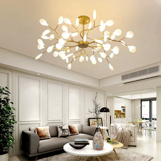 Lustre moderne dore diffusant une lumiere douce et elegante