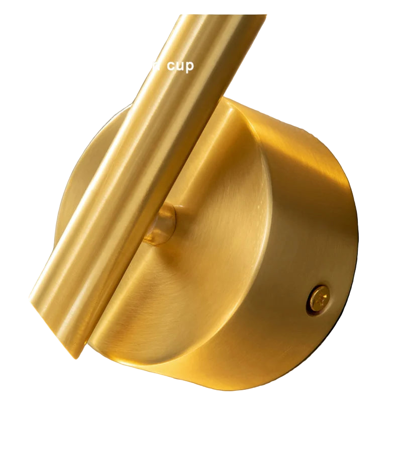 Applique doree translucide diffusant un eclairage chaleureux.