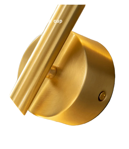 Applique doree translucide diffusant un eclairage chaleureux.