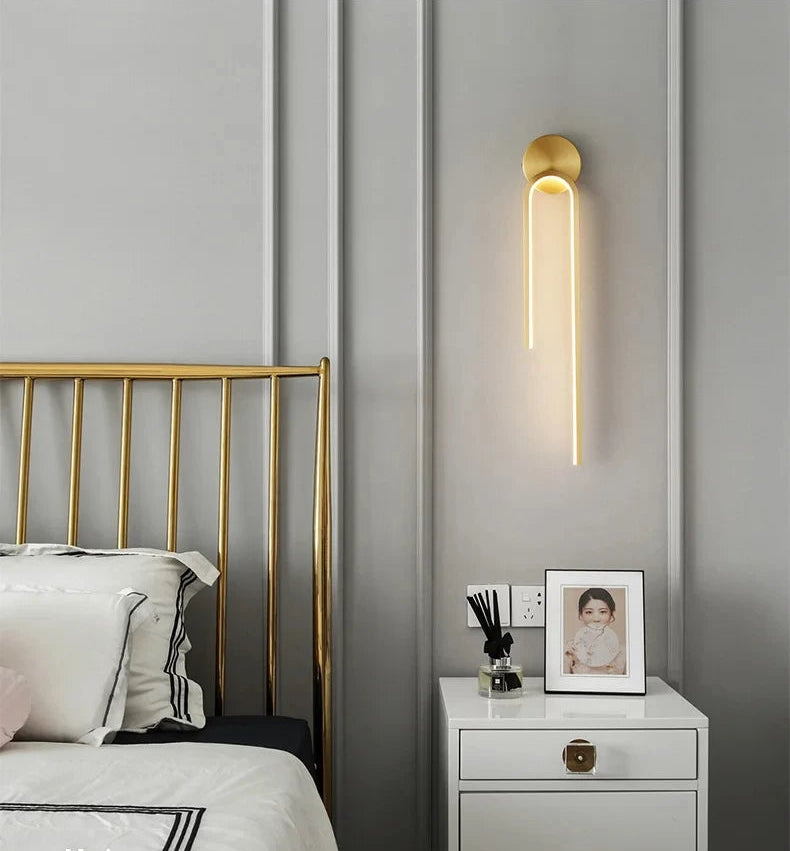 Applique LED or diffuse une lumiere douce sans eblouir.
