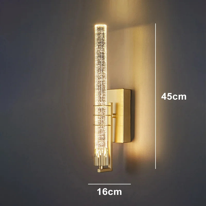 Applique LED doree style minimaliste et elegante.