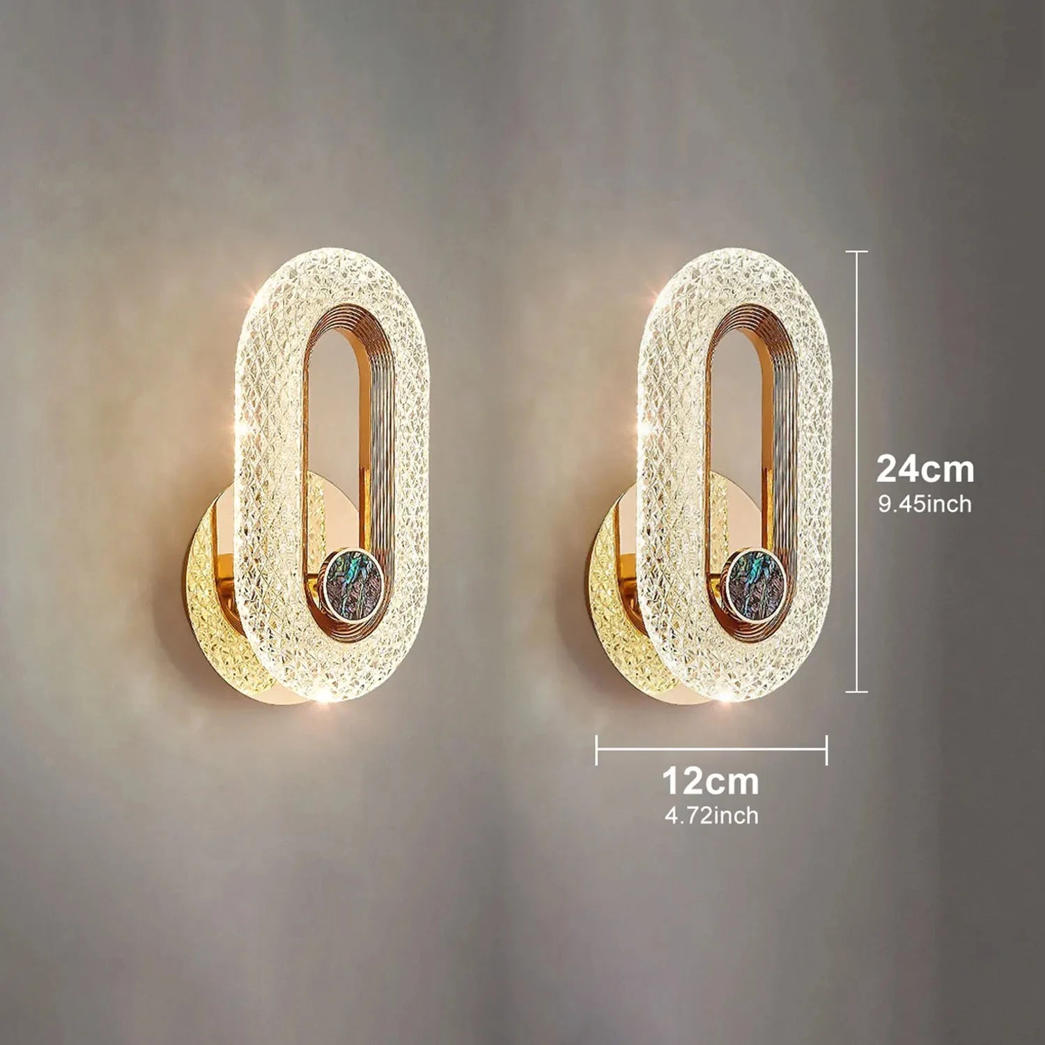 Applique contemporaine doree en forme ovale.