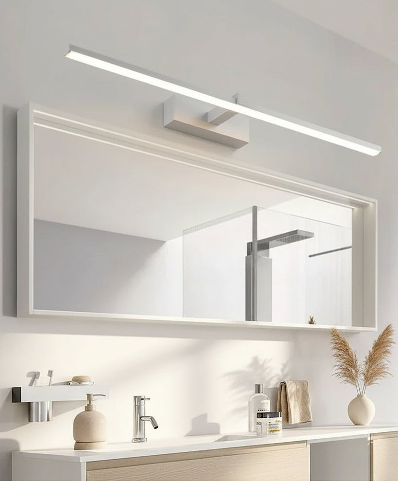 Luminaire mural aluminium pour chambre ou dressing.