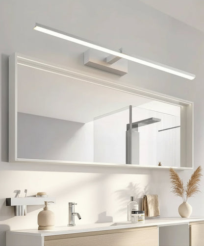 Luminaire mural aluminium pour chambre ou dressing.