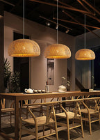 Luminaire bambou forme lanterne pour salle a manger.