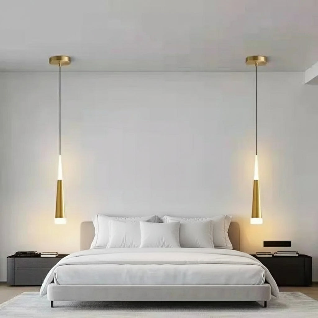 Luminaire en aluminium dore avec eclairage LED integre.