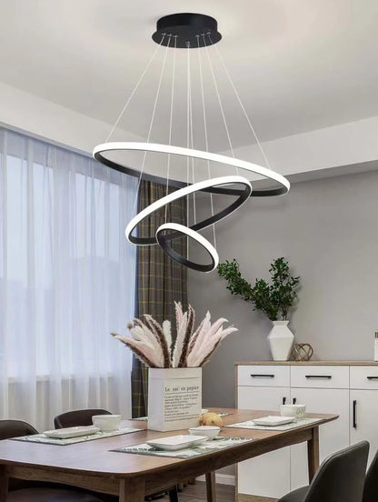 Luminaire suspendu noir en metal avec LED integree.