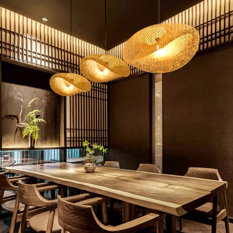 Lustre bambou ideal pour salle a manger ambiance chaleureuse.