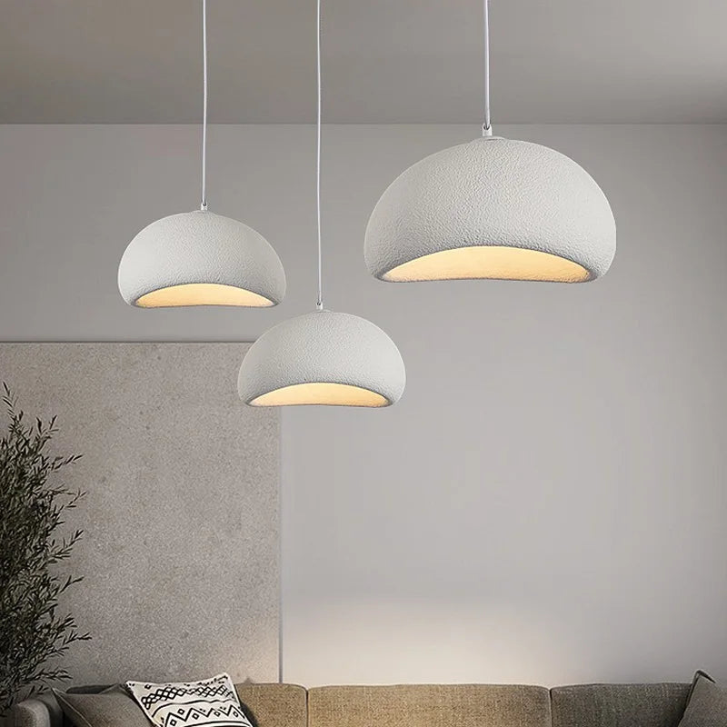 Luminaire suspendu aux formes organiques inspire du style japonais
