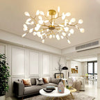 Lustre moderne dore diffusant une lumiere douce et elegante