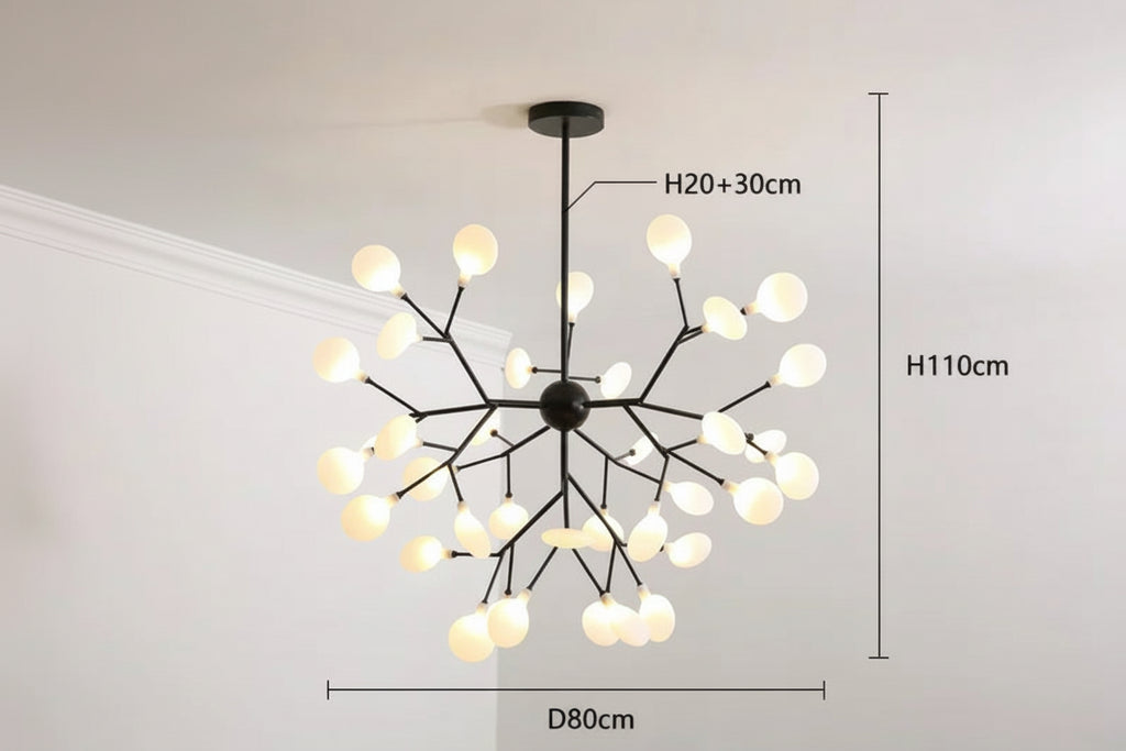 Vue complete du lustre sculptural en metal dore