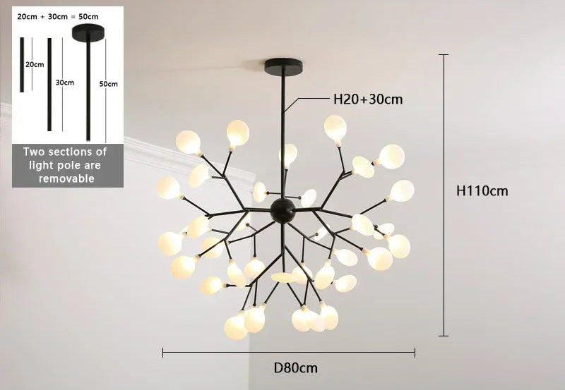 Vue complete du lustre sculptural en metal dore