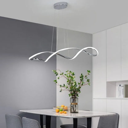 Lustre aluminium poli au style minimaliste contemporain.