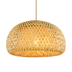 Lustre rattan fait main pour ambiance naturelle.