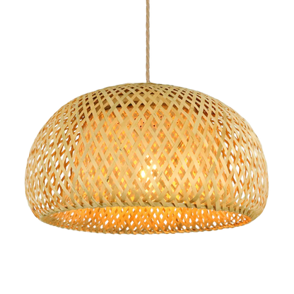 Lustre rattan fait main pour ambiance naturelle.