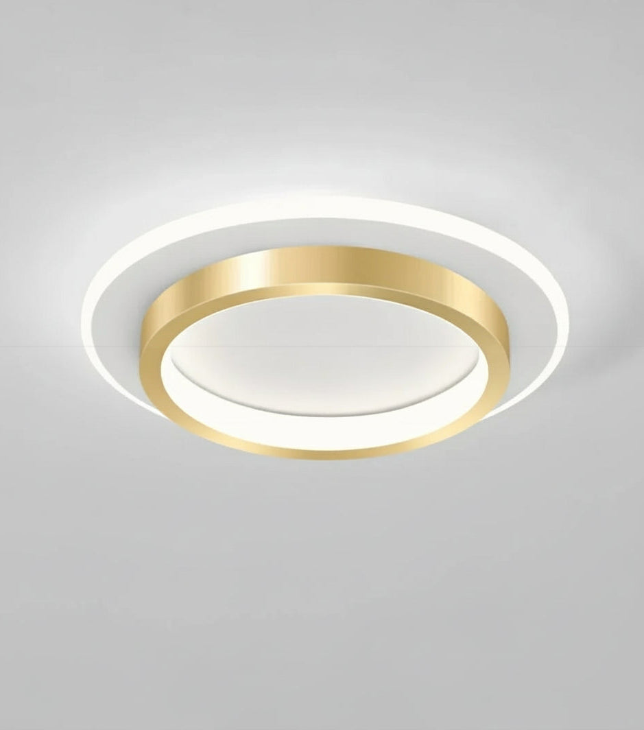 Plafonnier LED moderne forme ronde or eclairage doux.