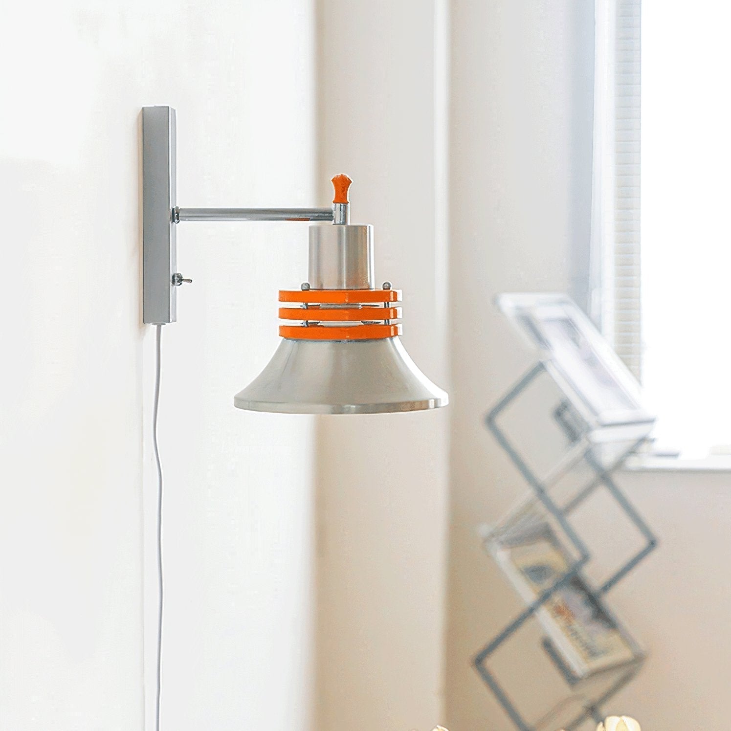 Applique Murale Minimaliste Chrome & Orange Mid-Century
