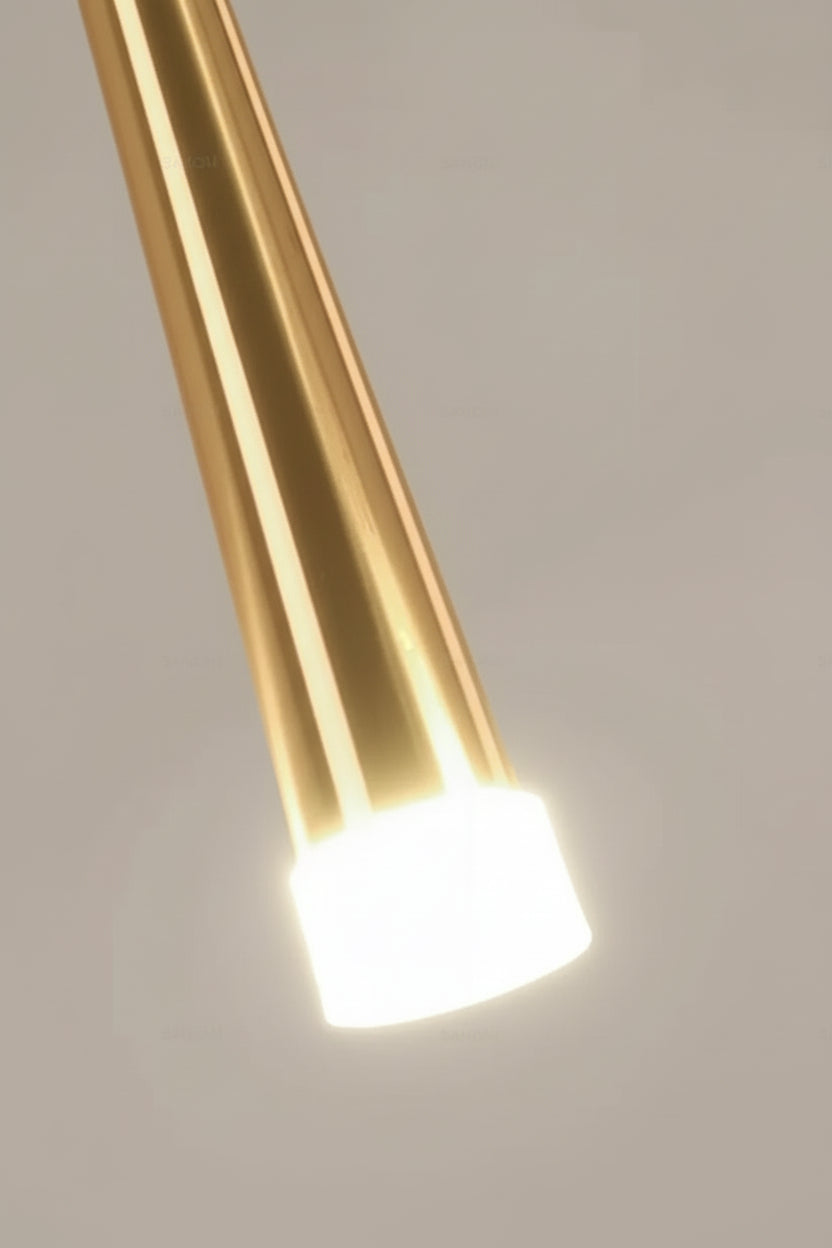 Suspension LED doree avec finition aluminium haut de gamme.