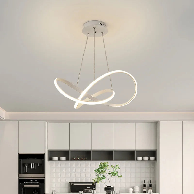 Suspension design fluide avec eclairage uniforme.