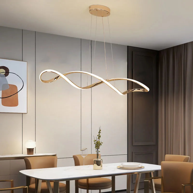 Suspension LED fluide creant un effet sculptural moderne.