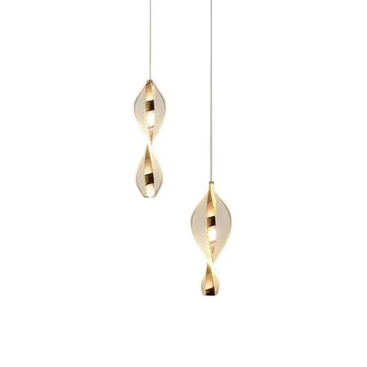 Suspension LED dorée avec diffuseur torsadé en acrylique lumineux.