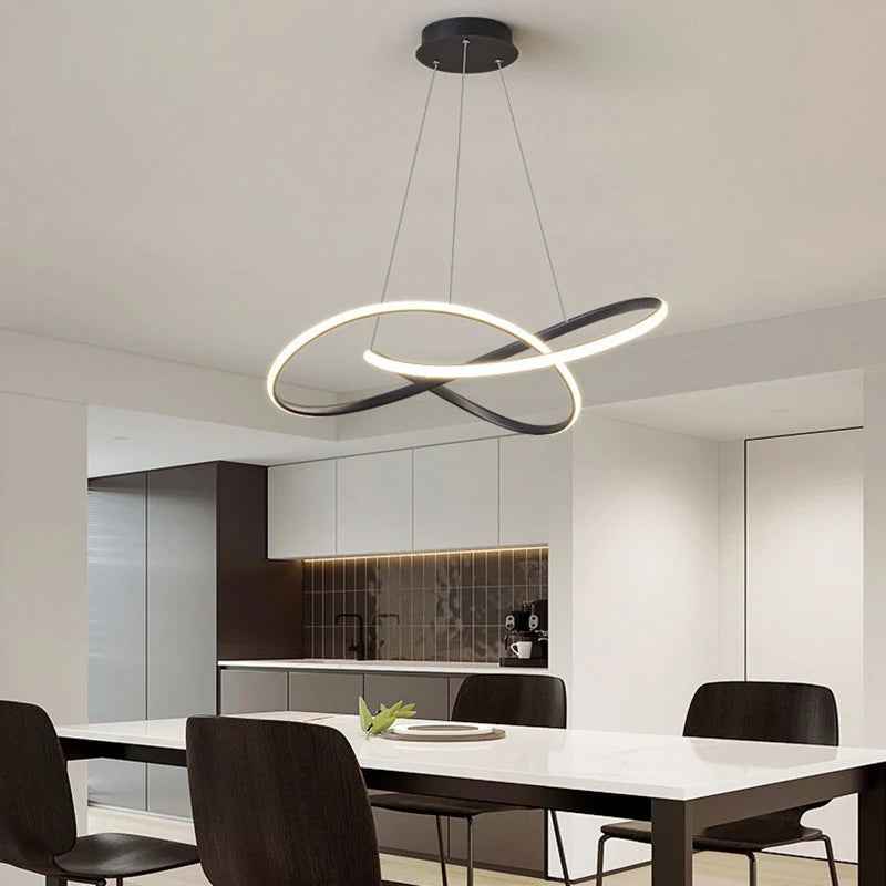 Suspension anneaux LED minimaliste haute luminosite.