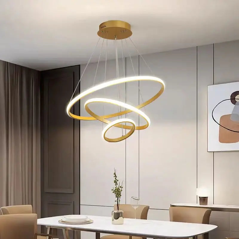 Suspension minimaliste avec anneaux LED circulaires.