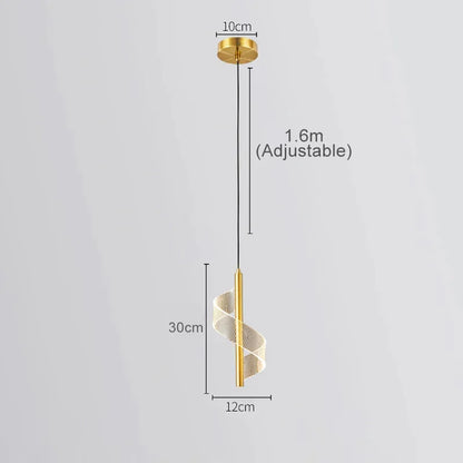 Suspension torsade en acrylique translucide et metal dore.