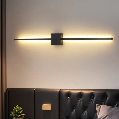 Vue de profil d’une applique murale LED linéaire moderne.