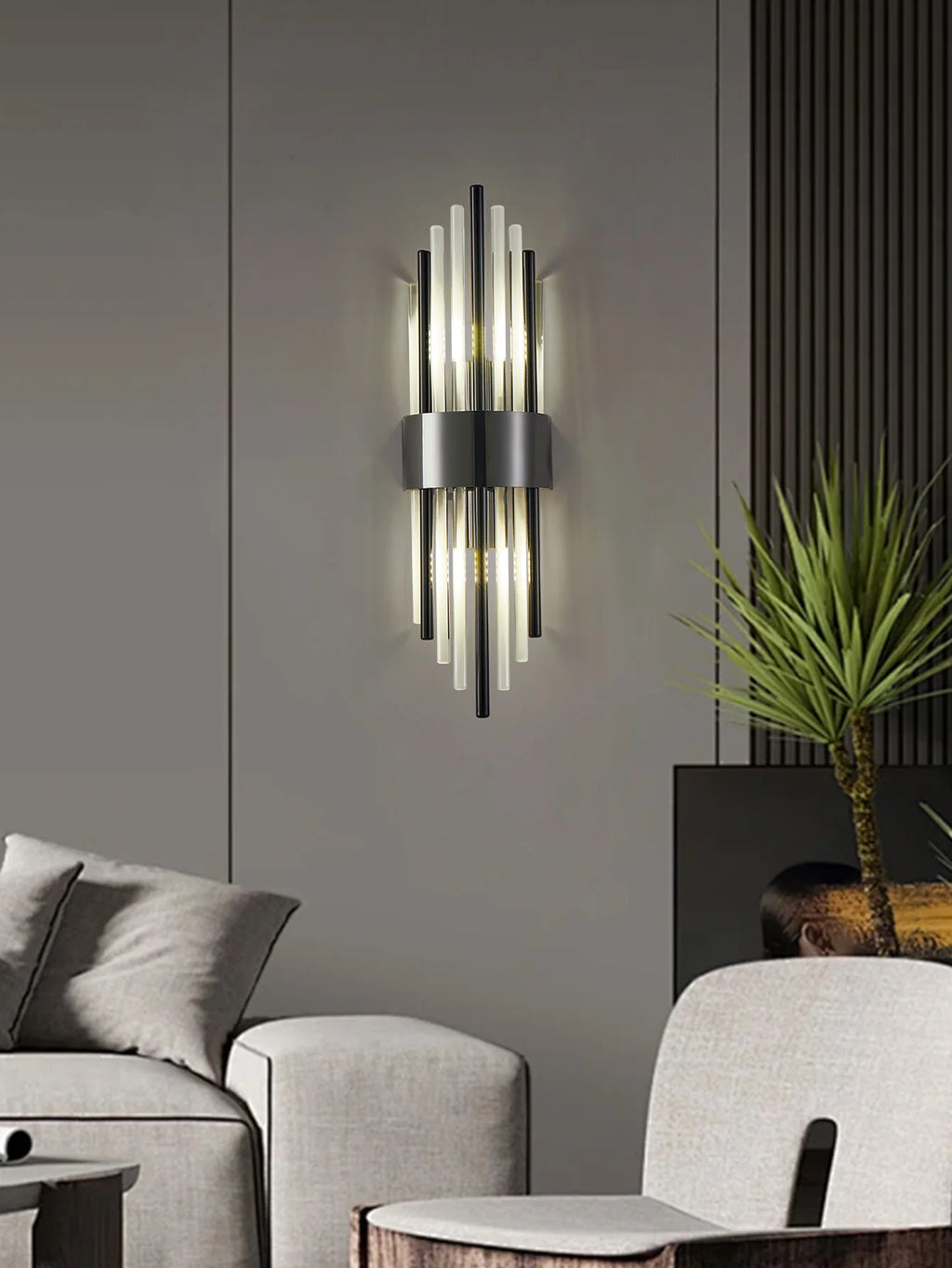 Applique murale en cristal luxueuse installée dans un salon moderne.