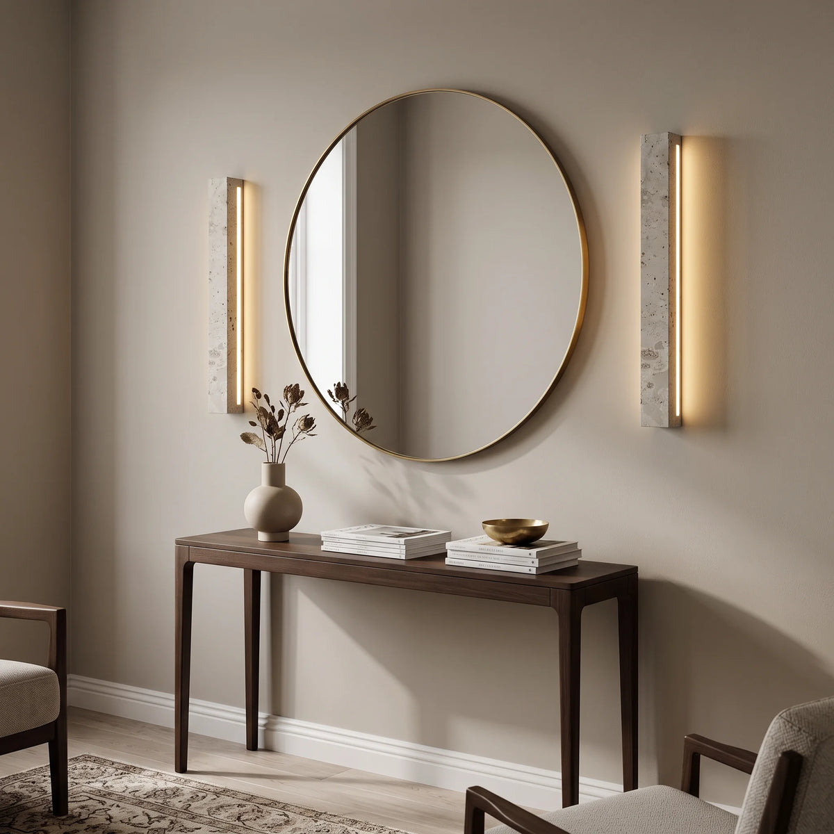 Paire d'appliques Corvane encadrant un miroir