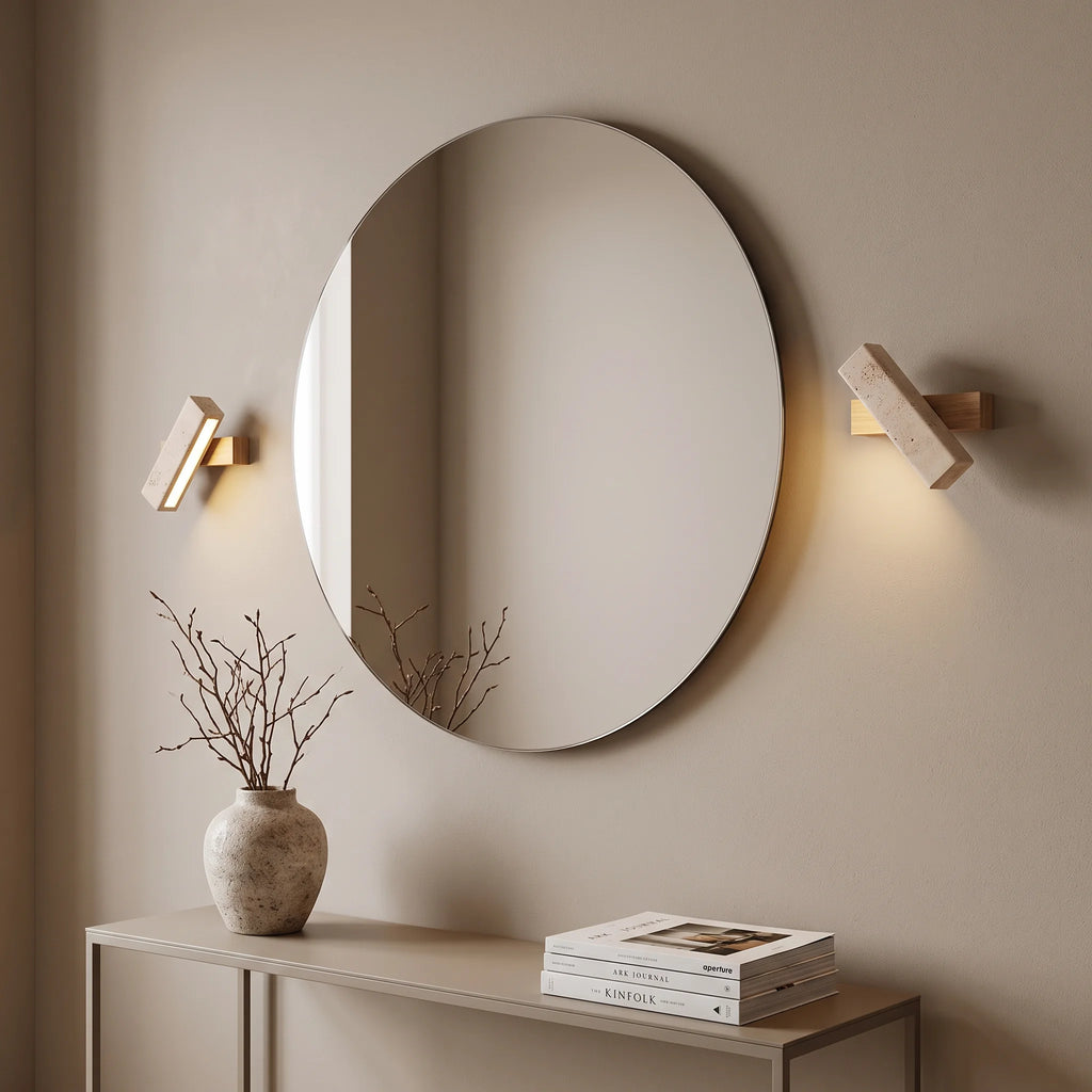 Paire d'appliques Pentara encadrant un miroir