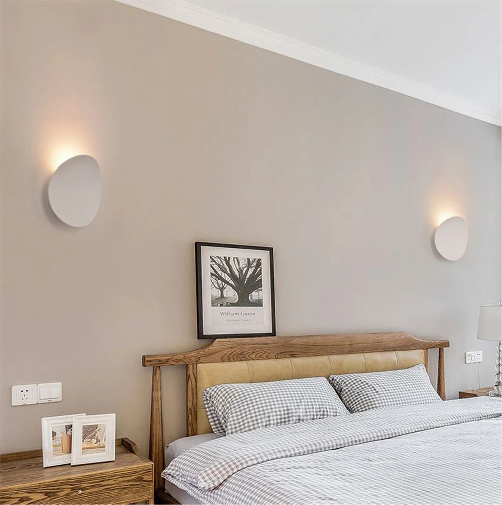 lampe murale blanche aluminium forme arrondie eclairage led