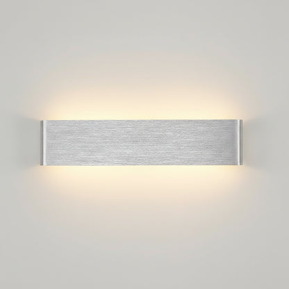 Version blanche de l’applique murale LumaBar au design minimaliste.