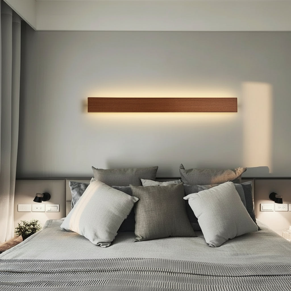 Applique murale LED LumaBar en bronze moderne.