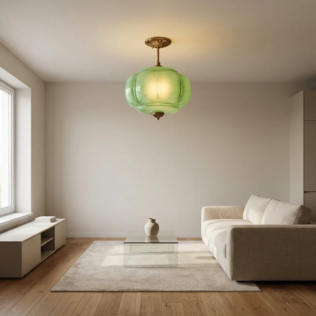 Plafonnier Maravine dans un salon, Or & Vert