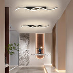 Vue inférieure du plafonnier LED ondulé moderne.