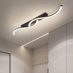 Détail de la courbe LED du plafonnier moderne en aluminium.