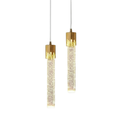 Suspension LED dorée avec tube en cristal et micro-bulles scintillantes.