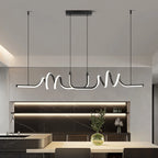 Vue de face d’une suspension LED ondulée design moderne.