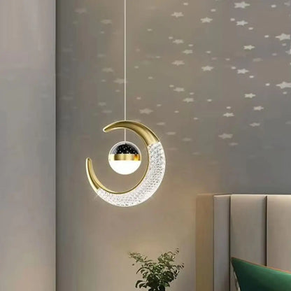 Éclairage doux d’une suspension lune LED moderne.