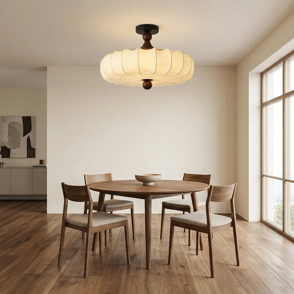 Plafonnier Velora au-dessus d'une table à manger